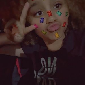 Meet your Posher, Nadia